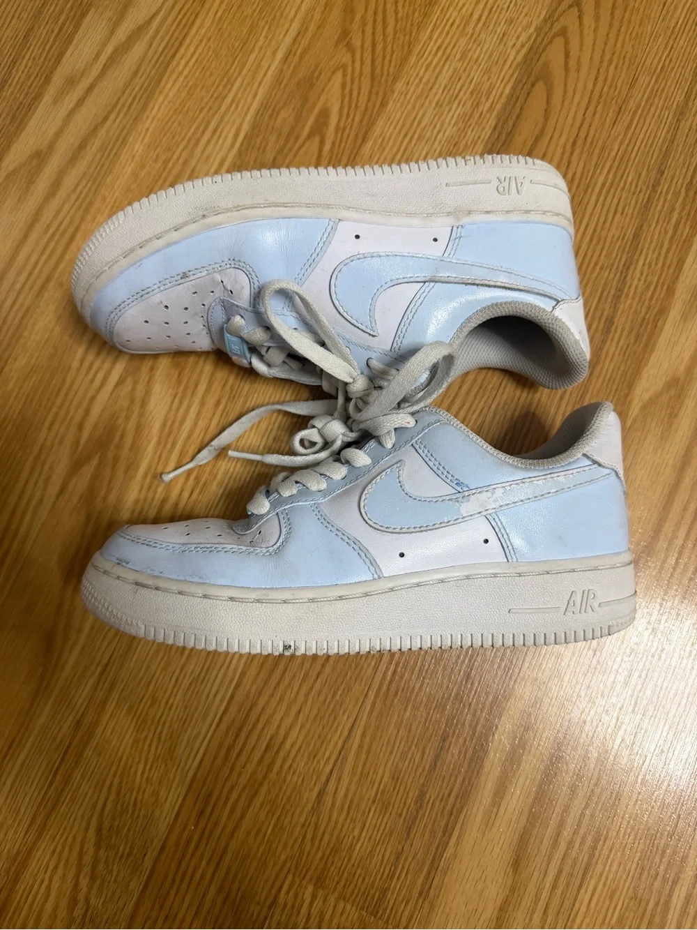 Nike Kids Light Blue and White Low-Top Sneakers